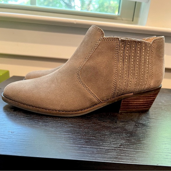 Lucky Brand Taupe Folley Suede Booties Size 8.5 - Picture 2 of 4